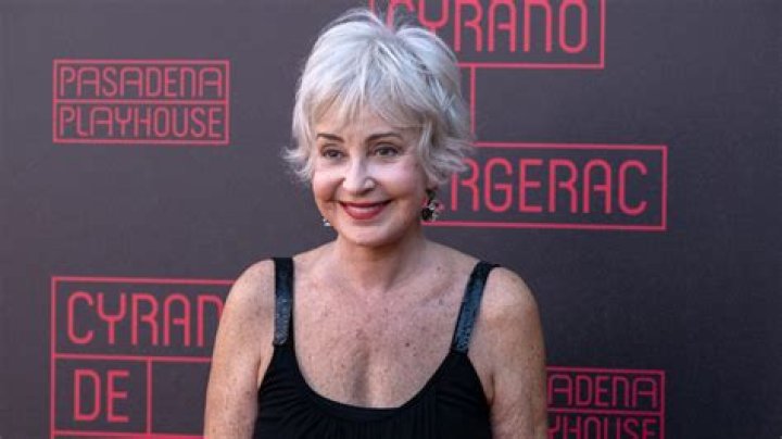 Annie Potts Plastic Surgery: Before & After Photos & Rumors