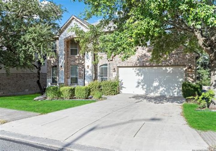 Chapel Roan Heights: Stunning Homes &amp; Views