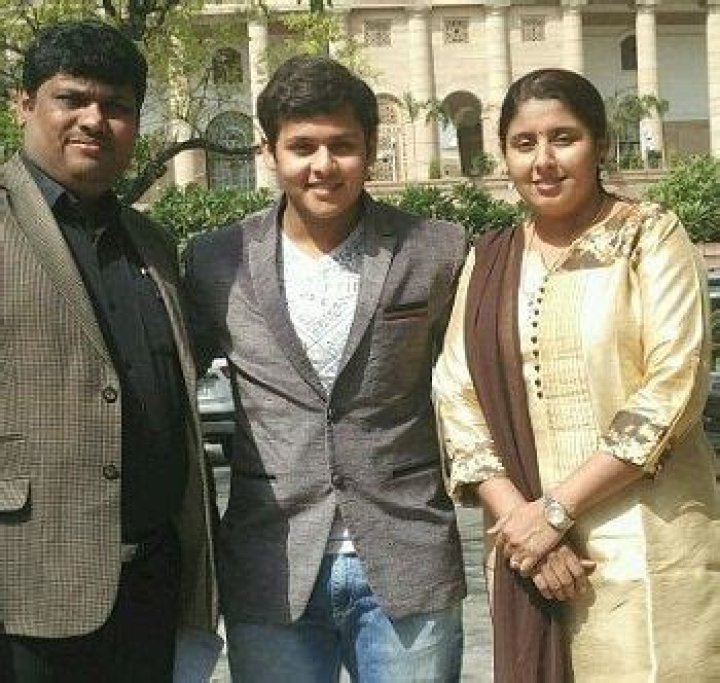 Dev Joshi Starsunfolded: A Comprehensive Look into the Life and Career of a Rising Star