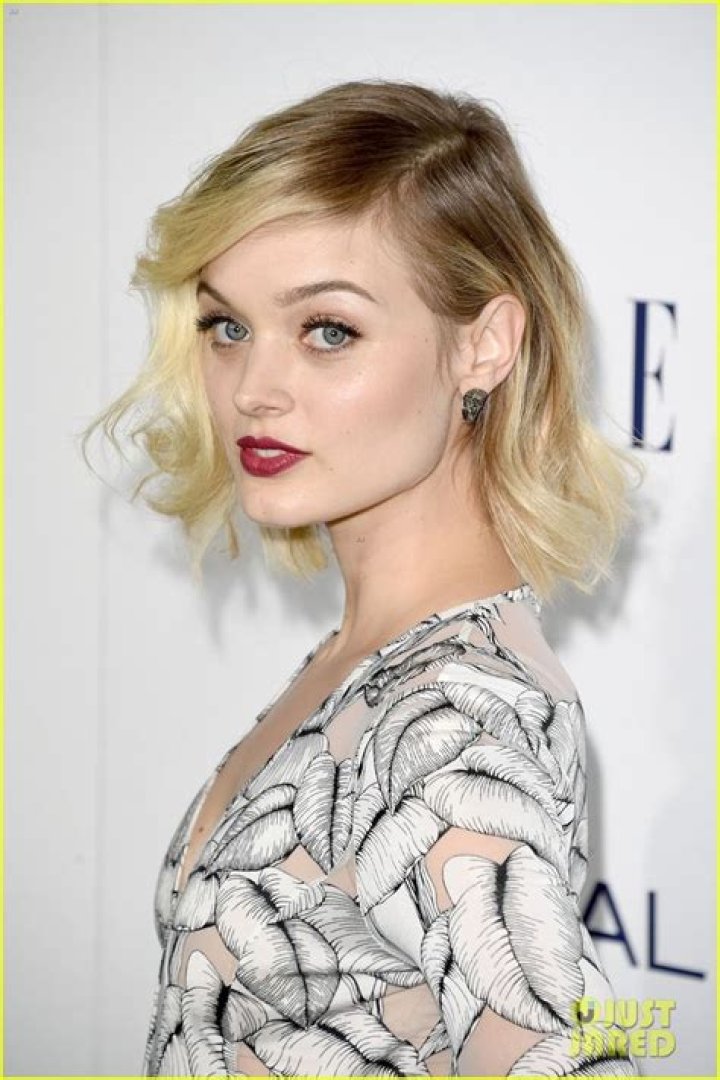 Elle's Versatility as a Performer: Unveiling Her Fashion and Style