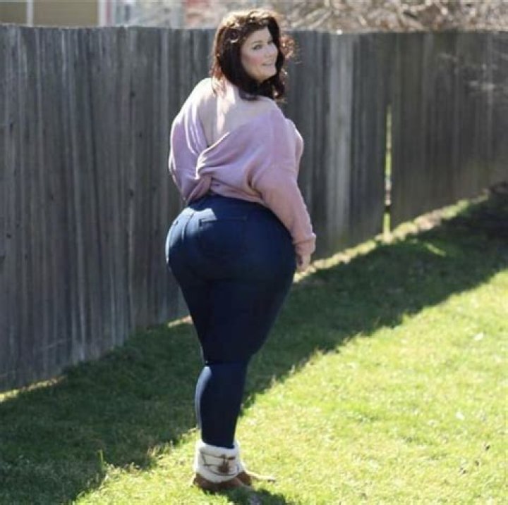 Exploring the World of BBW in Jeans: Tumbex Fashion Trends