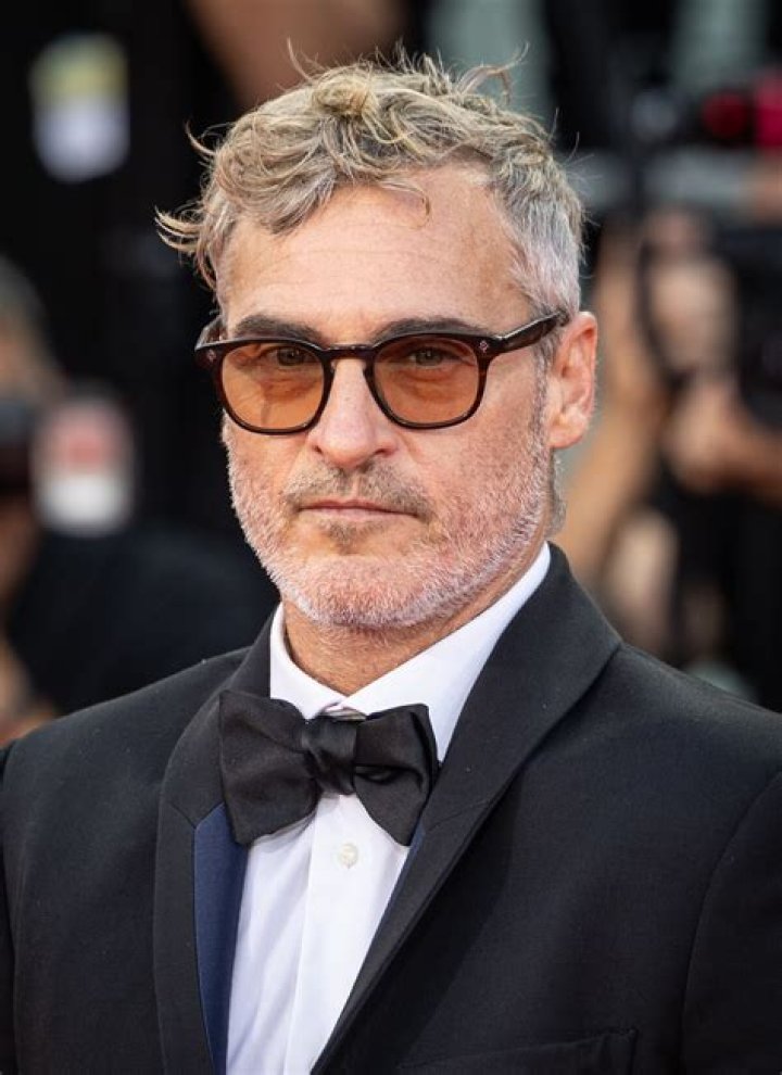 Joaquin Phoenix's Iconic Hair & Lip Looks: A Deep Dive