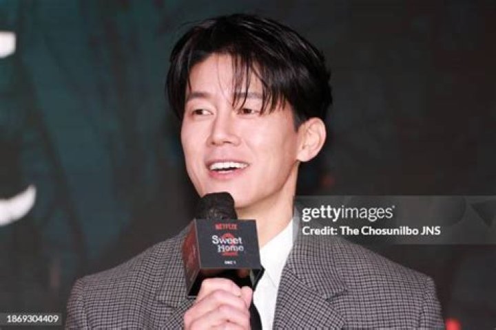 Kim Mu-yeol: The Rising Star of Korean Entertainment
