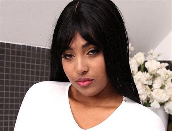 Thayana Babby: Rising Star in the Entertainment Industry