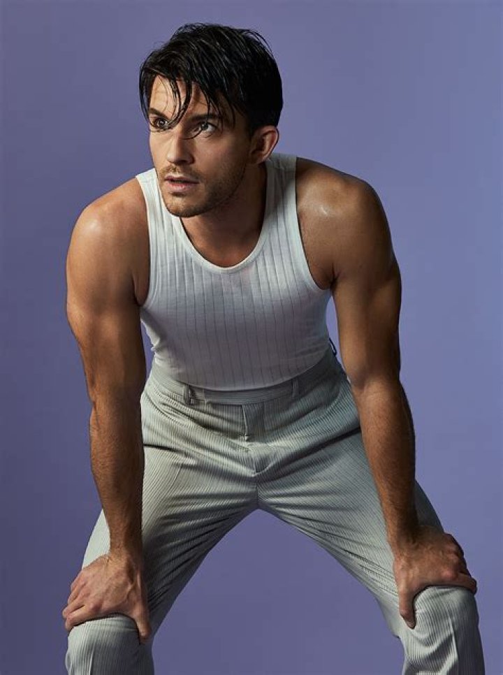 Unveiling the Charismatic Jonathan Bailey: A Journey Through Talent and Triumph