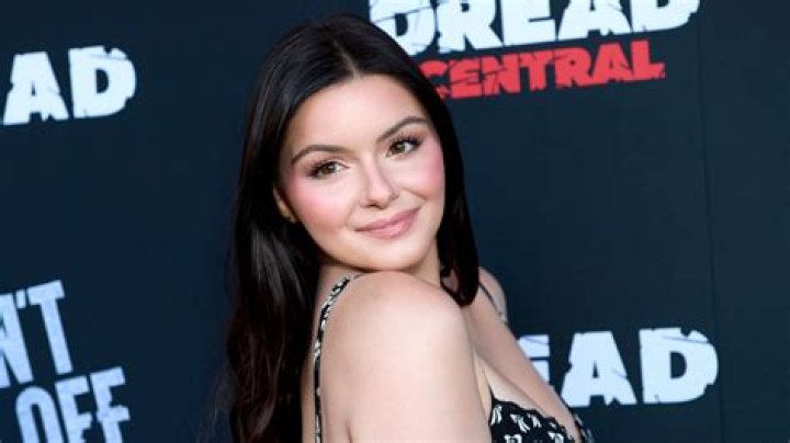 Who Plays Alex in Modern Family? (The Answer!)